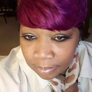 Meet your Posher, Monique